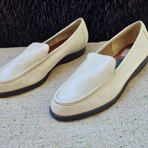 Easy Spirit Women moccasins White Leather Loafers Slip On Shoes Size 10 2A